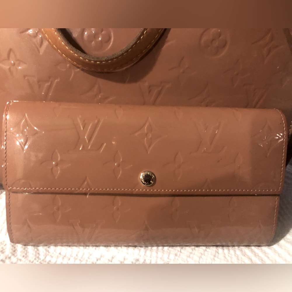 Authentic Louis Vuitton Sarah Wallet